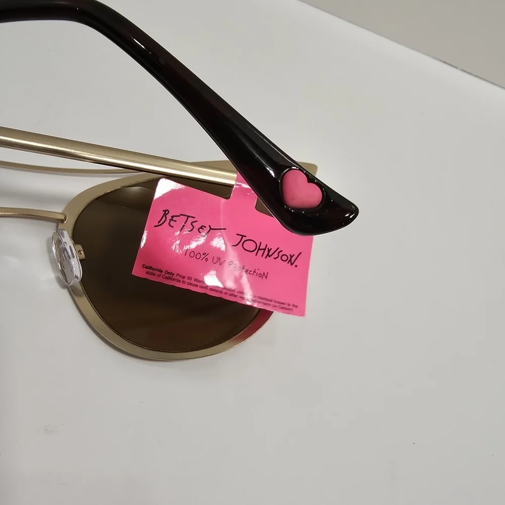 NWT Betsey Johnson Gold Cat Eye Sunglasses Metal Pink Heart Summer Festival - Picture 8 of 8